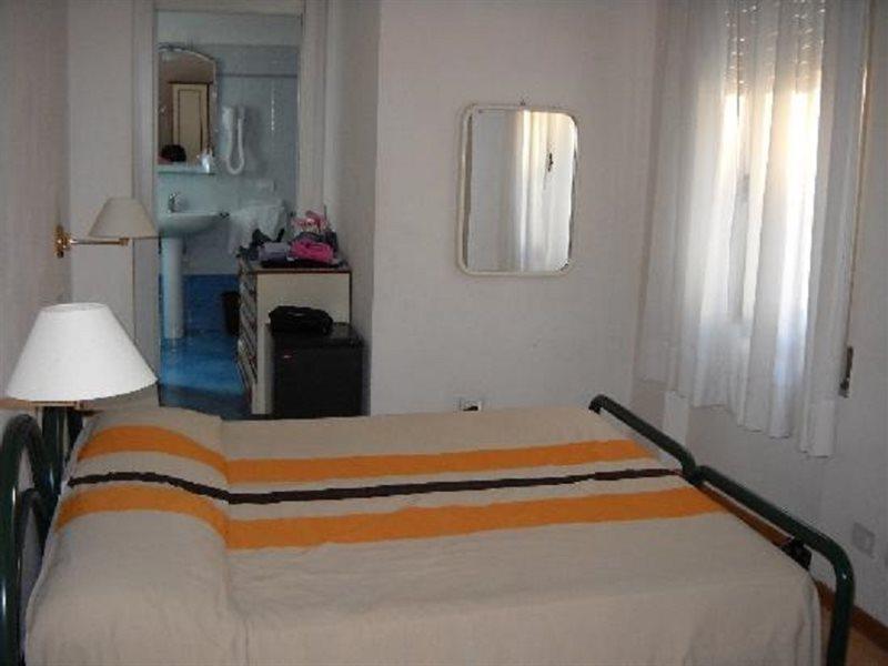 וירג'יו Hotel Garden מראה חיצוני תמונה