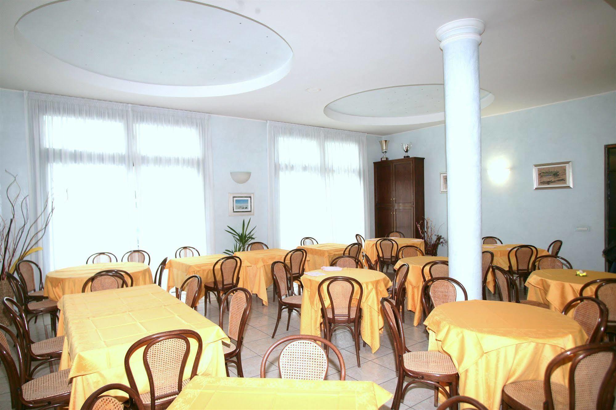 וירג'יו Hotel Garden מראה חיצוני תמונה