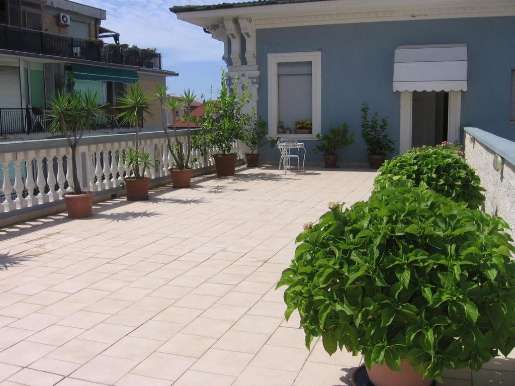 וירג'יו Hotel Garden מראה חיצוני תמונה